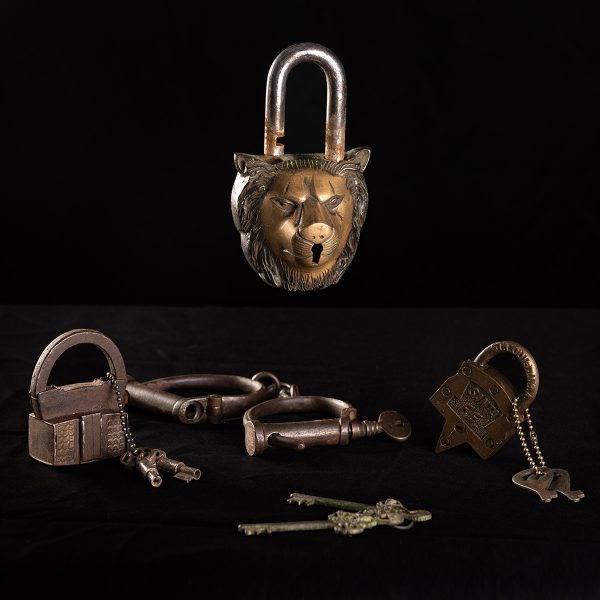 Locks and Shackles Set